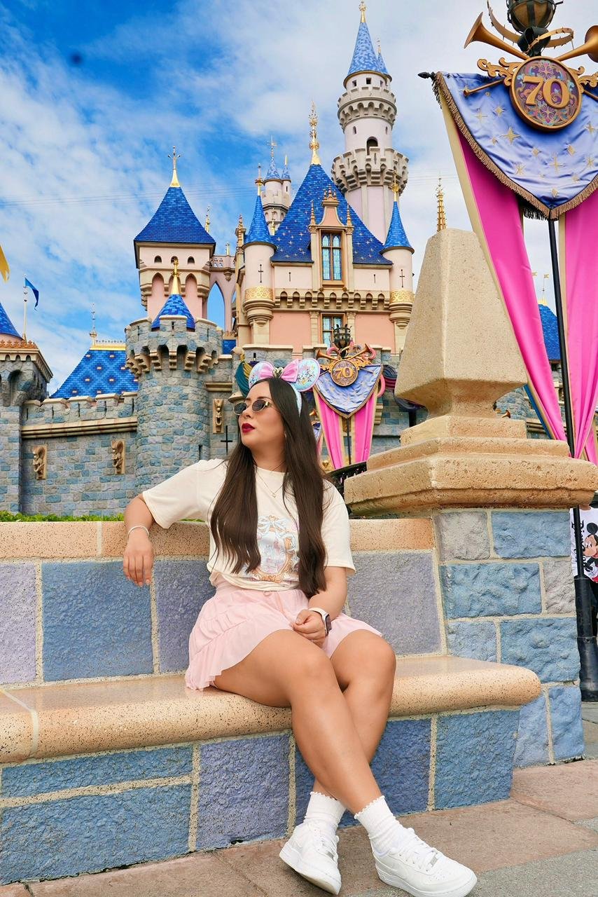 Carla planeando viajes